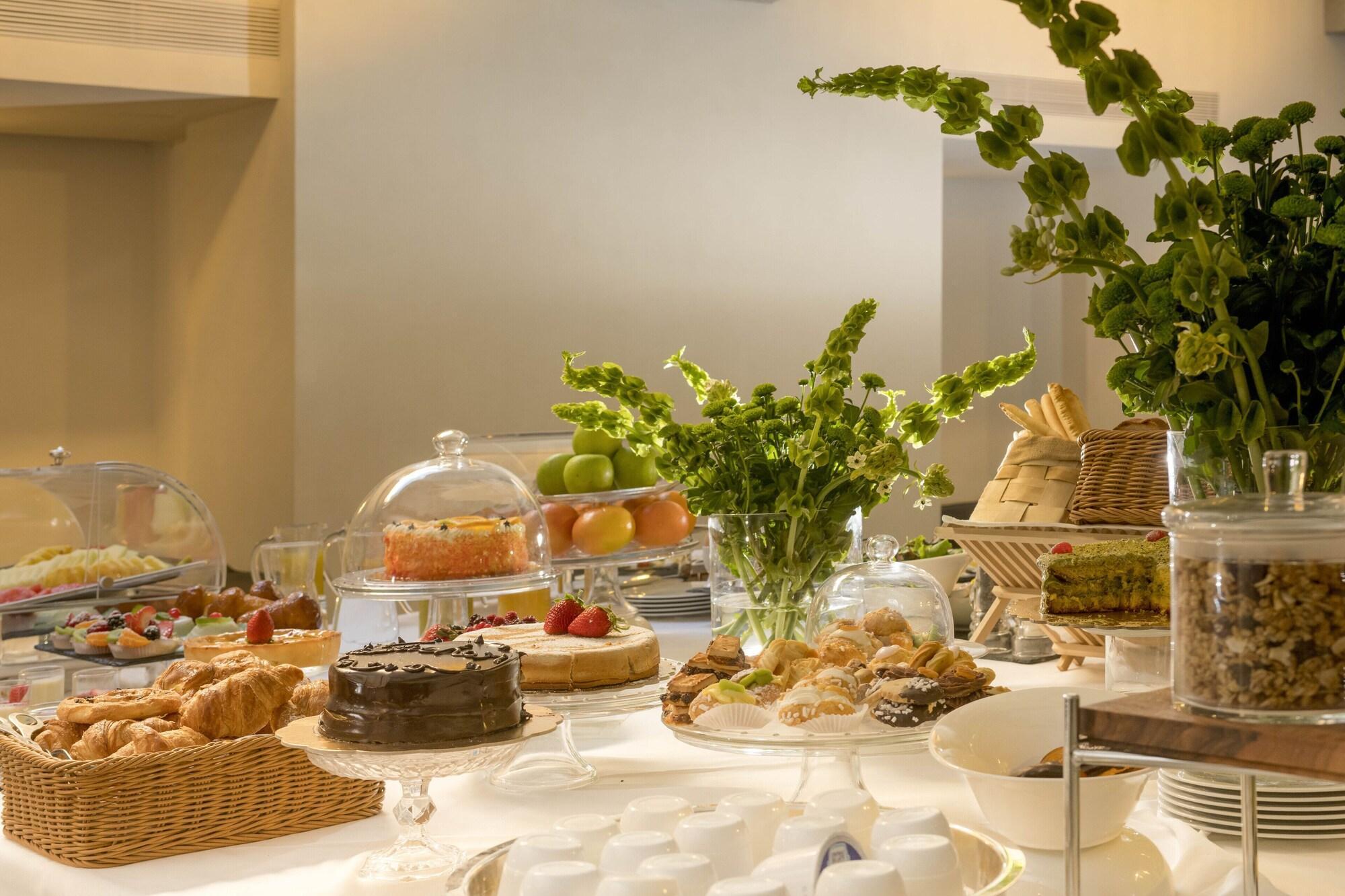 Hotel Royal Bissolati Rome Bagian luar foto